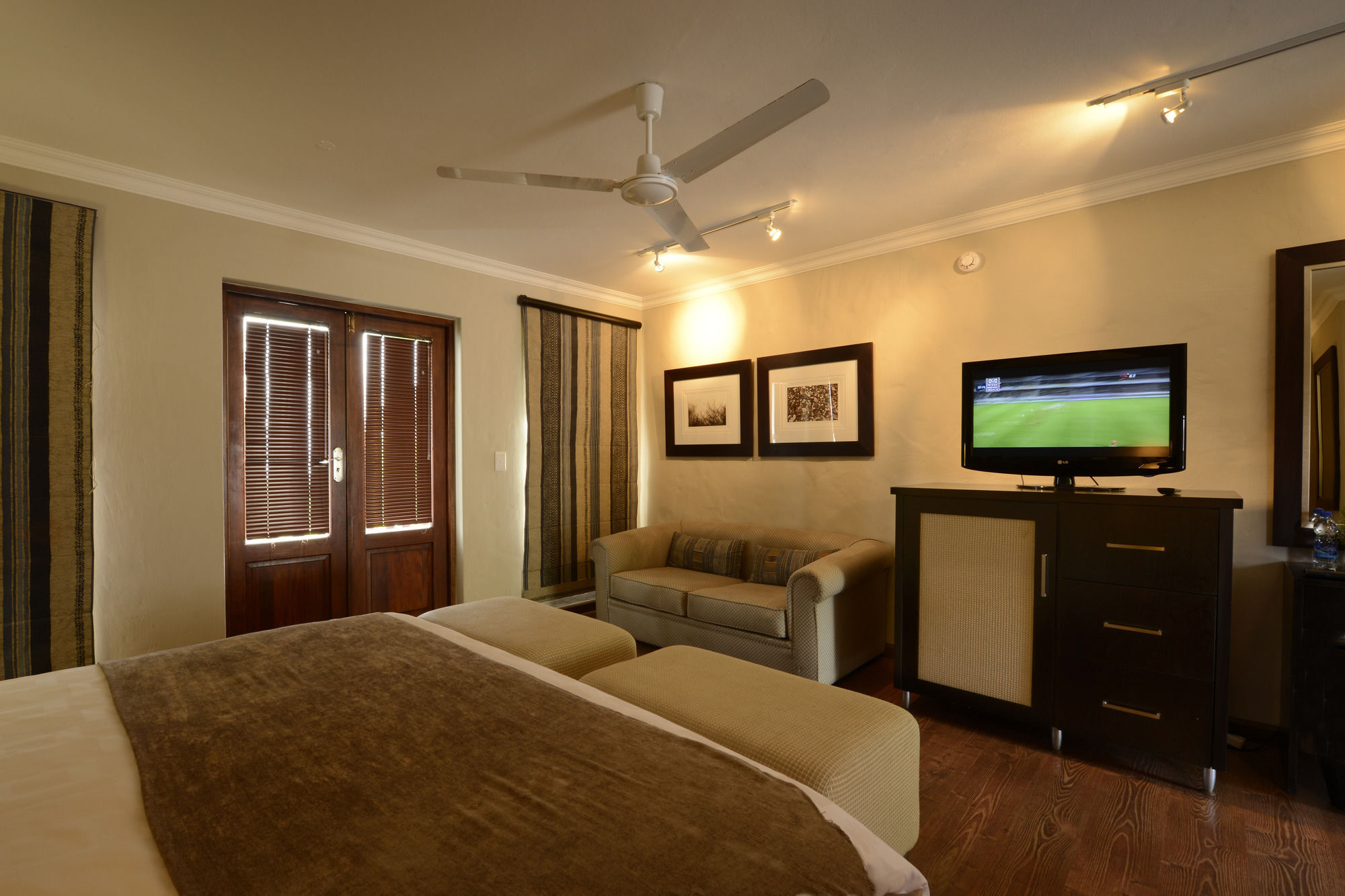 วาฬซอง โฮเต็ล แอนด์ สปา Hotel เพลตเตนเบิร์กเบย์ ภายนอก รูปภาพ